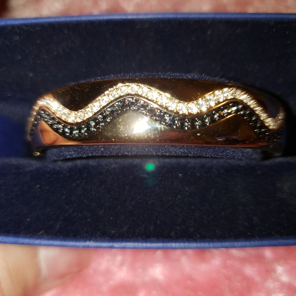Beautiful Swarovski Bangle Final Price - Picture 1 of 8